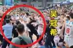 多角度回放群殴！李炎哲飞踢入场 黄荣奇连续挥拳 冠希哥被误伤