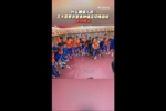 鲁媒:王大雷更衣室多种语言切换自如,激情喊话